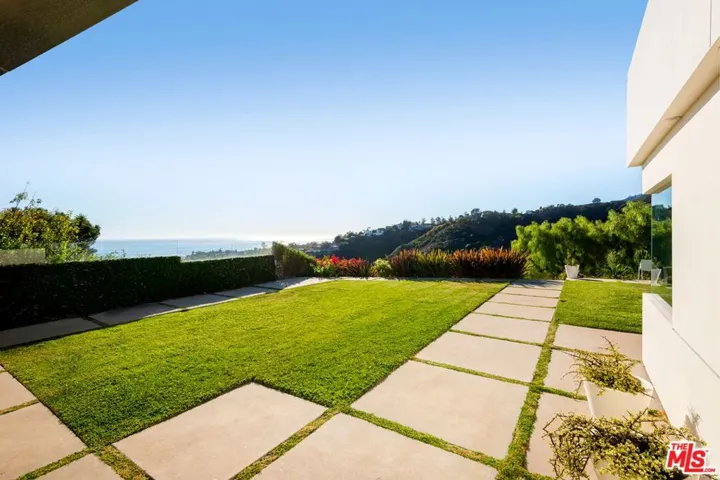 817 Enchanted Way, Pacific Palisades, California 90272