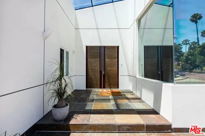 817 Enchanted Way, Pacific Palisades, California 90272