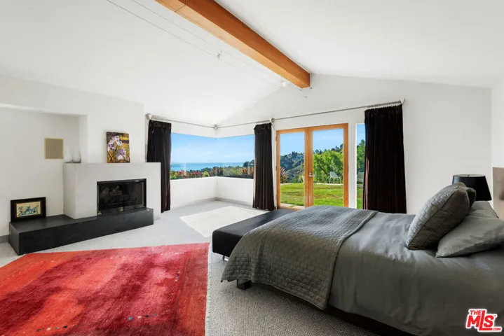 817 Enchanted Way, Pacific Palisades, California 90272
