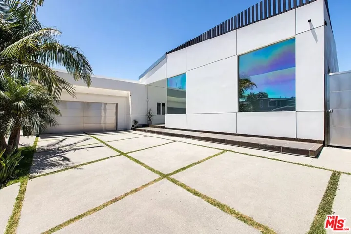 817 Enchanted Way, Pacific Palisades, California 90272