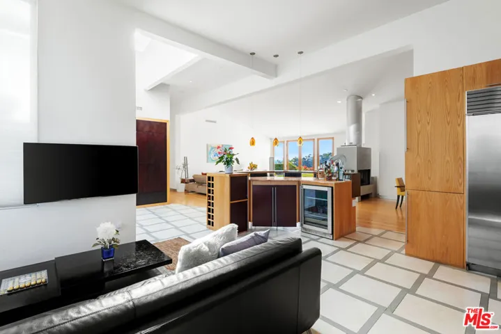 817 Enchanted Way, Pacific Palisades, California 90272