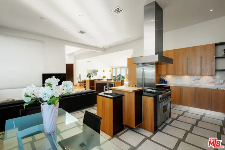 817 Enchanted Way, Pacific Palisades, California 90272