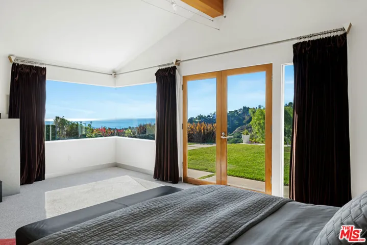817 Enchanted Way, Pacific Palisades, California 90272