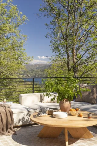 27463 Alpen, Lake Arrowhead, California 92352