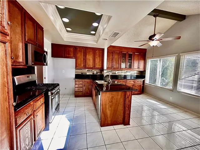 10 Bluff Point Court, Phillips Ranch, California 91766