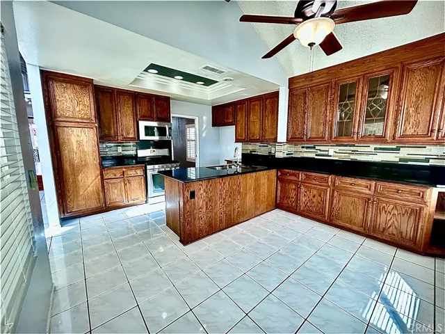 10 Bluff Point Court, Phillips Ranch, California 91766