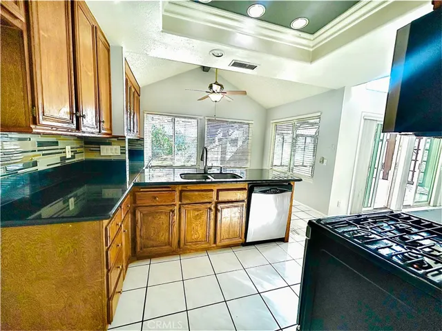 10 Bluff Point Court, Phillips Ranch, California 91766