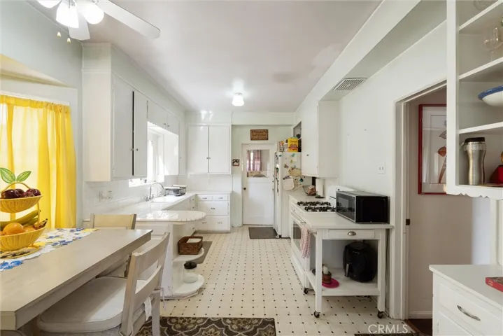 3711 Lemon, Long Beach, California 90807
