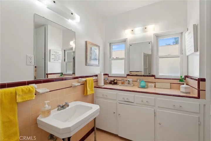 3711 Lemon, Long Beach, California 90807