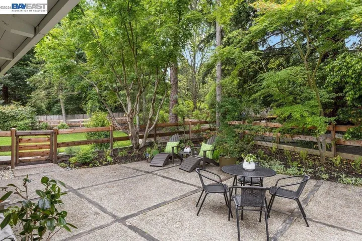 Side yard seating area