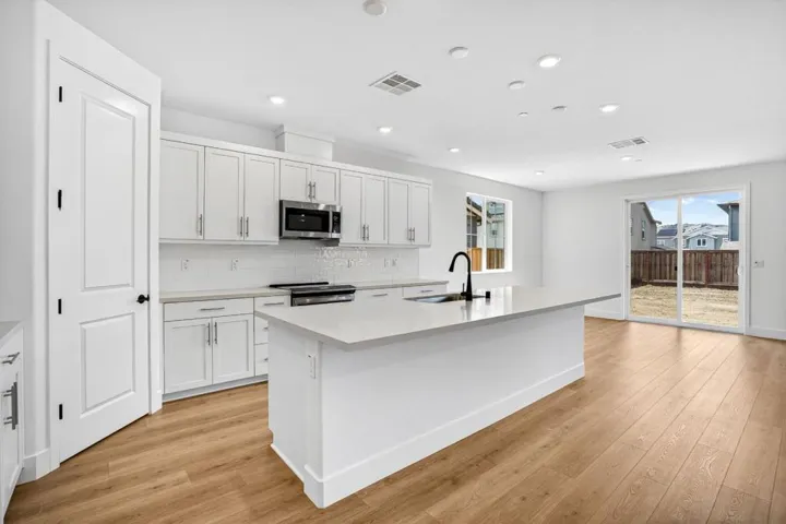 190 Golden Gate Lane, Vacaville, California 95687