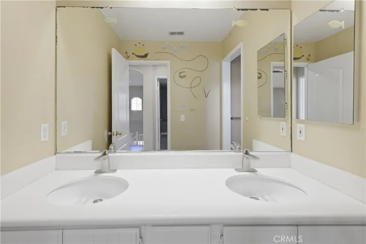 upstairs guest bathroom