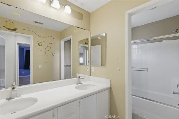 upstairs guest bathroom