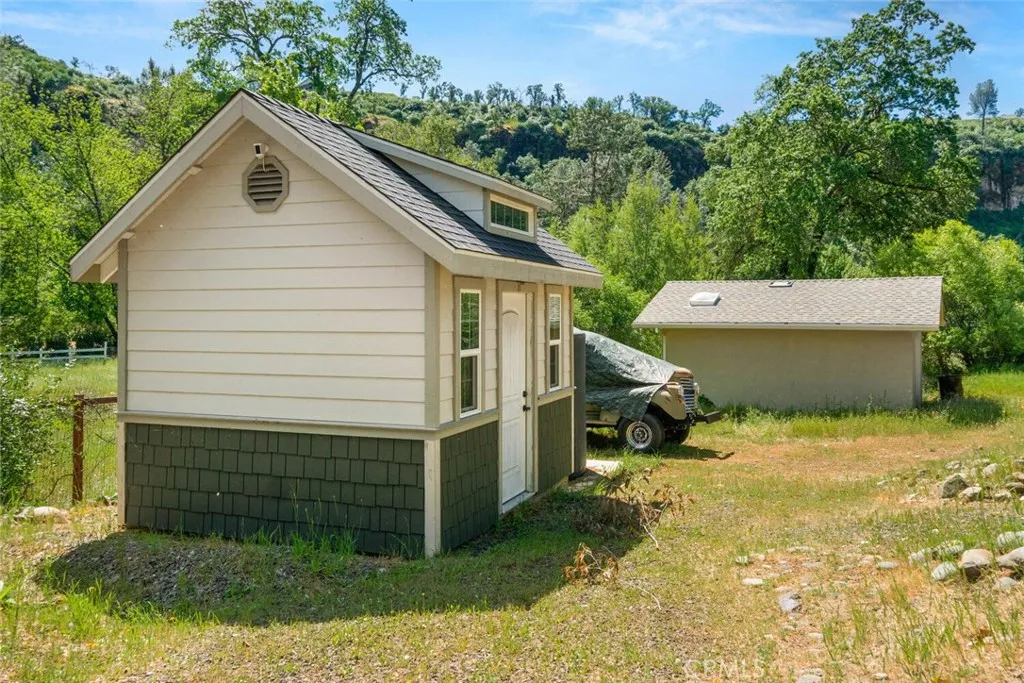 Newer well house at end of driveway