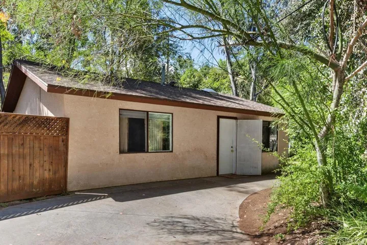 Two bedroom, one bath, full kitchen and Laundry