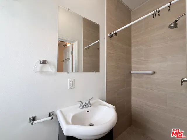 1254 W 37th Drive 1248, Los Angeles, California 90007