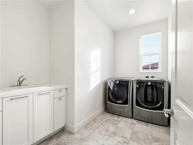 laundry room (upstairs)