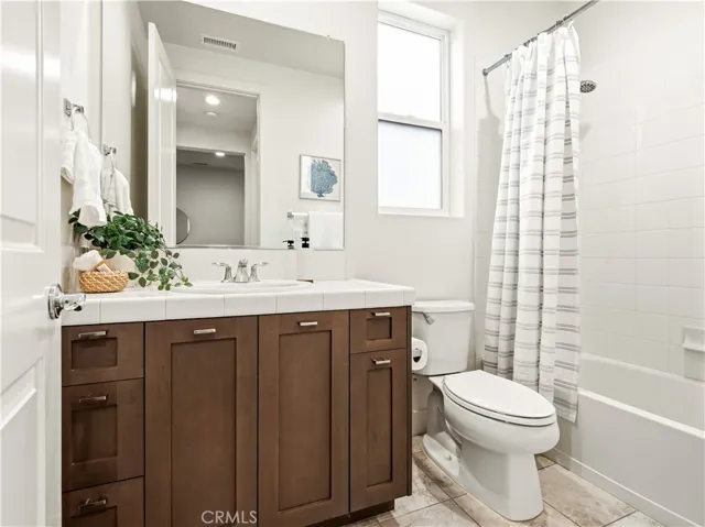 bathroom#1 (downstairs)