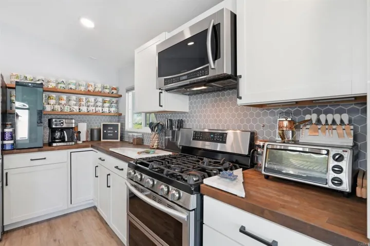 Kitchen with all appliances​​‌​​​​‌​​‌‌​​‌​​​‌‌​​​‌​​‌‌​​‌‌​​‌‌​​​​ included