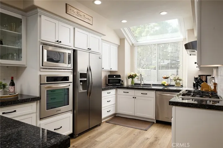 There are granite countertops and solarium windows in the kitchen.