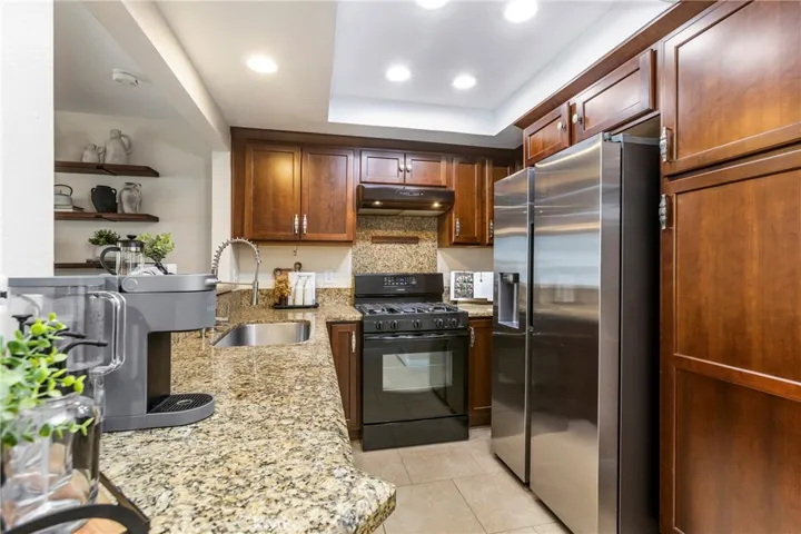 Soft close cabinets and drawers with pull out drawers, 5 burner range, LED lighting