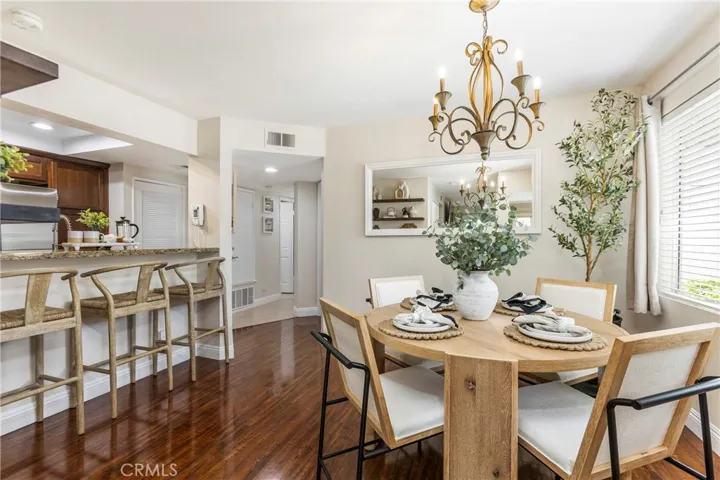 Breakfast bar easily seats 3+