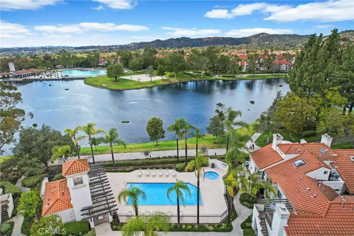 Brisa del Lago I - Lake front community
