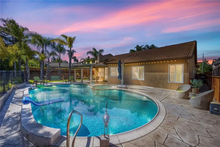 Trifecta: pool, 3 car garage, single-story!