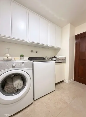 virtually stage laundry room