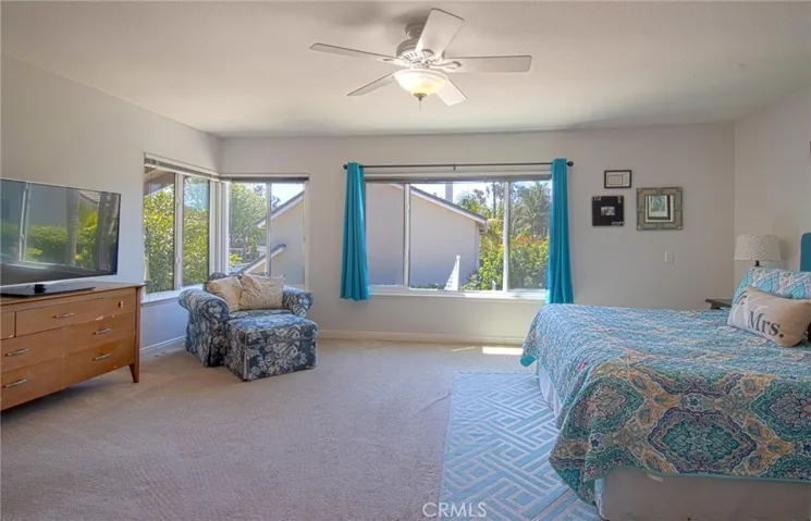 Huge primary bedroom
