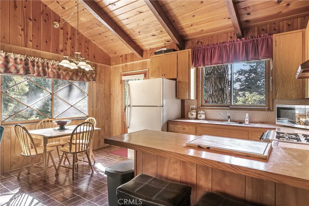 748 Lake, Lake Arrowhead, California 92352 — photo 5