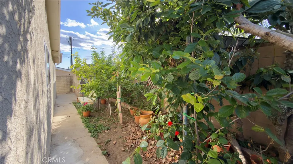 1011 Shadow, San Fernando, California 91340 — photo 4