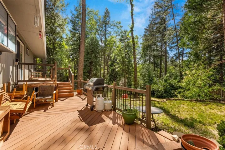 Large back deck!