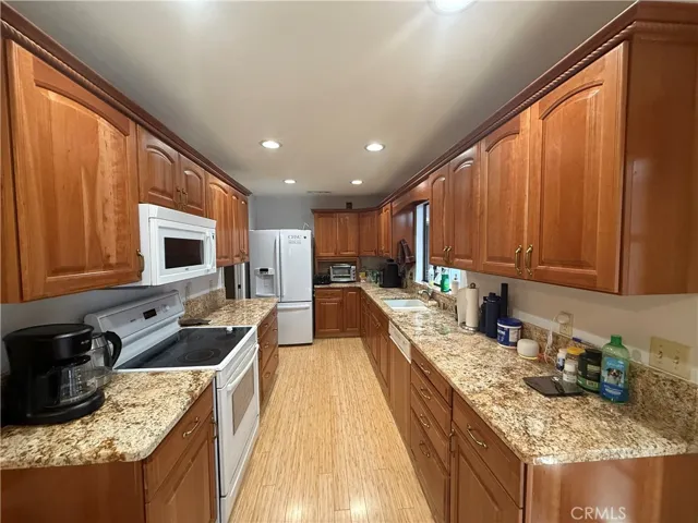1854 Cougar Lane, Clovis, California 93611