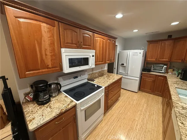 1854 Cougar Lane, Clovis, California 93611