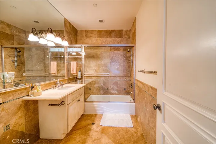 Hallway full bath on middle level