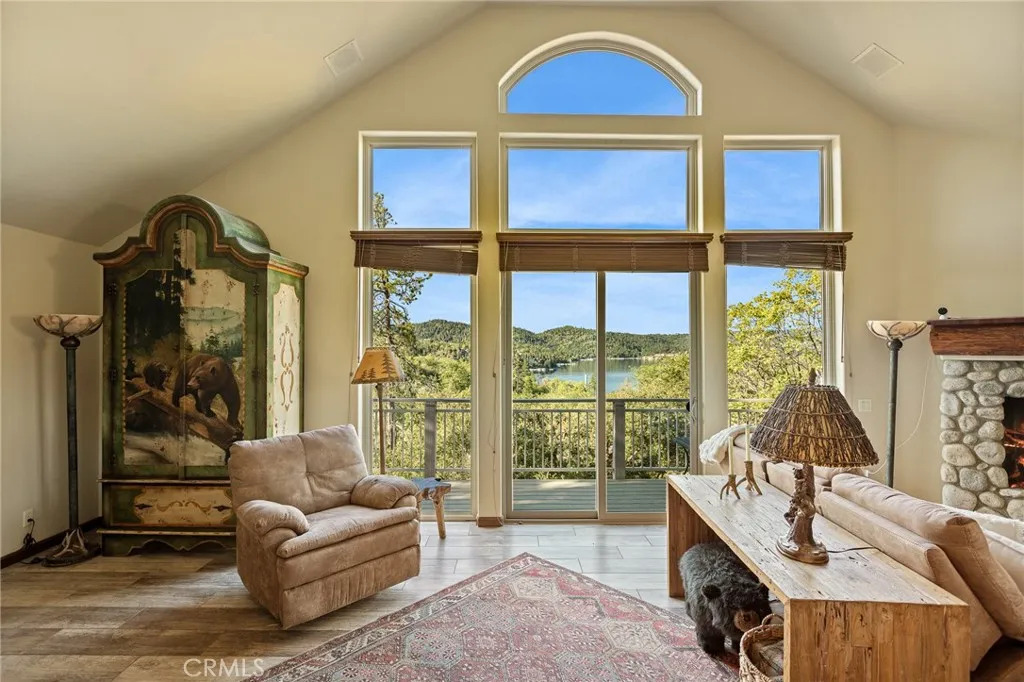 LOOK AT THAT LAKEVIEW!!!