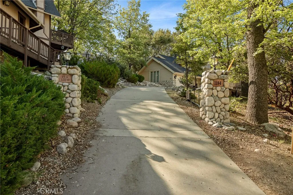 Look at that Driveway!!