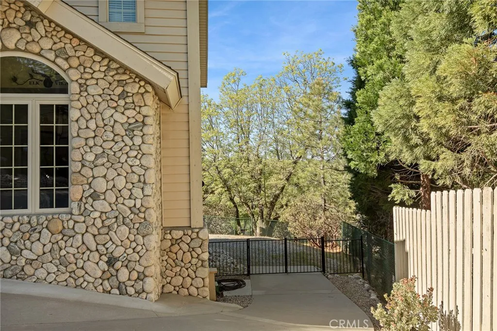 Side Parking & Access to the Fenced Back Yard!