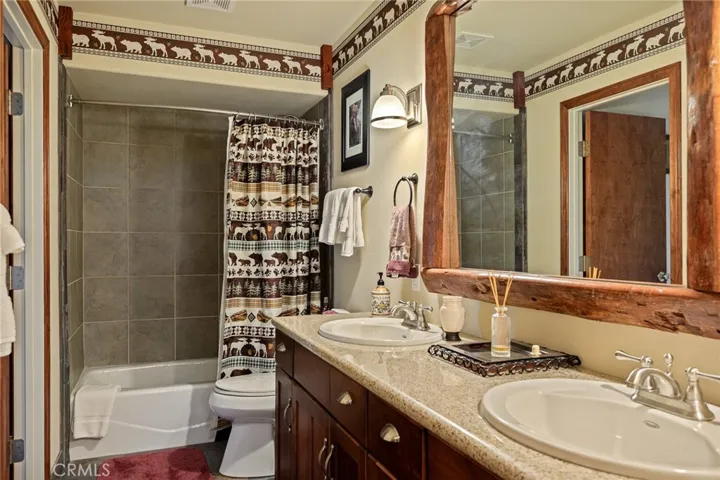 Cute Lower Level Bathroom for Secondary Bedrooms!