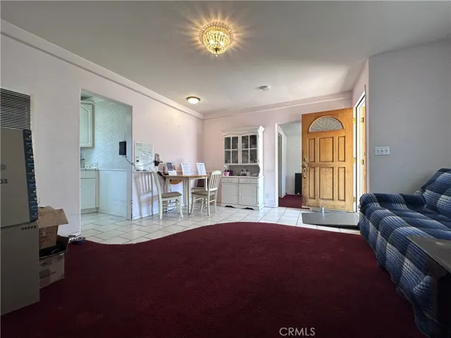Front unit living room