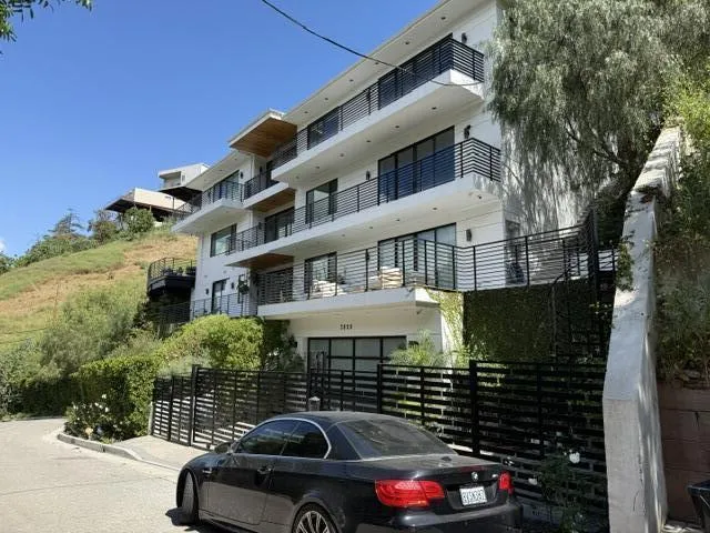 3800 Knobhill Drive, Sherman Oaks, California 91423 — photo 4
