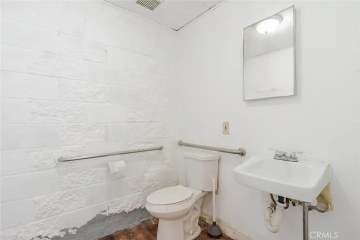 7820 Lankershim Boulevard, North Hollywood, California 91605