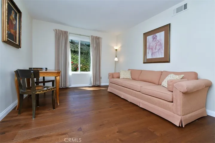 Bedroom on the First Floor (5th bedroom)