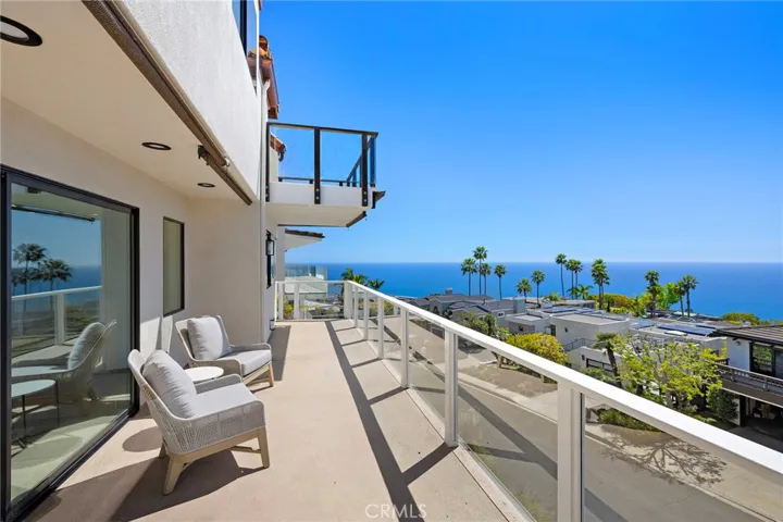 725 Balboa Avenue, Laguna Beach, California 92651