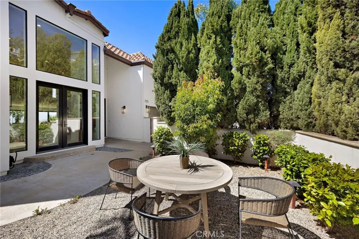 725 Balboa Avenue, Laguna Beach, California 92651