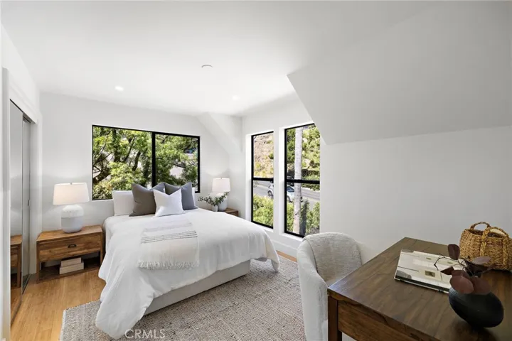 725 Balboa Avenue, Laguna Beach, California 92651