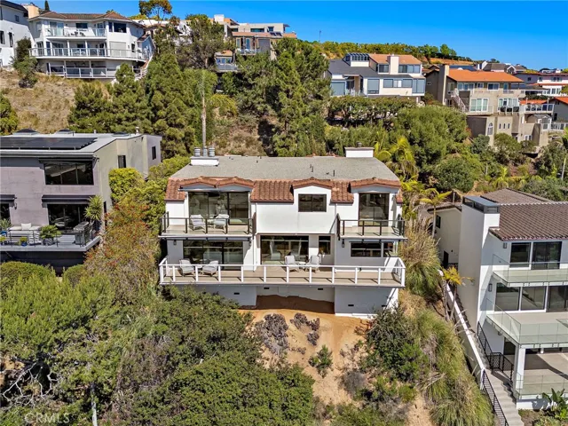 725 Balboa Avenue, Laguna Beach, California 92651