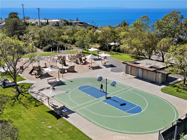 725 Balboa Avenue, Laguna Beach, California 92651