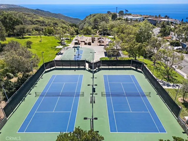 725 Balboa Avenue, Laguna Beach, California 92651
